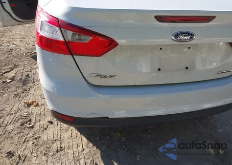 2013 Ford Focus S z USA, uszkodzony, nr VIN 1FADP3E27DL307877